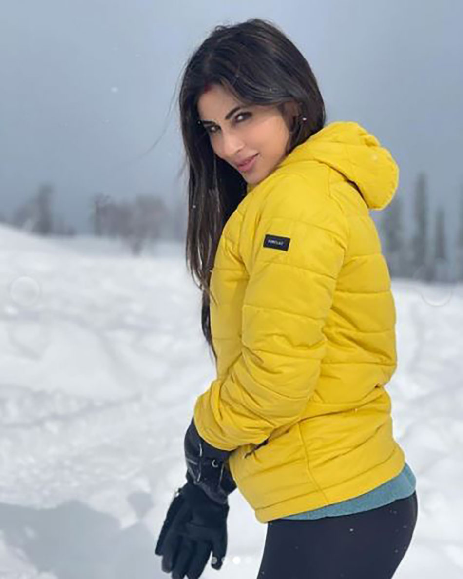 मौनी रॉय 