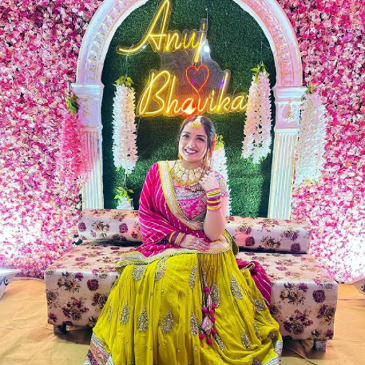  आम्रपाली दुबे