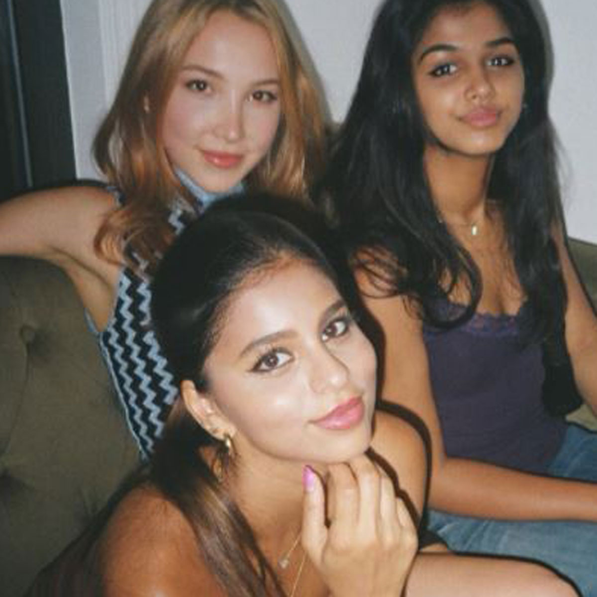  सुहाना खान दोस्तों के साथ