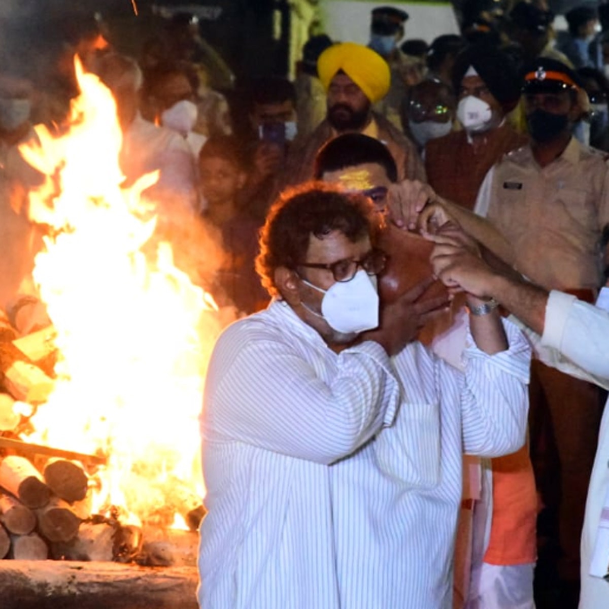 लता मंगेशकर का अंत‍िम संस्कार 