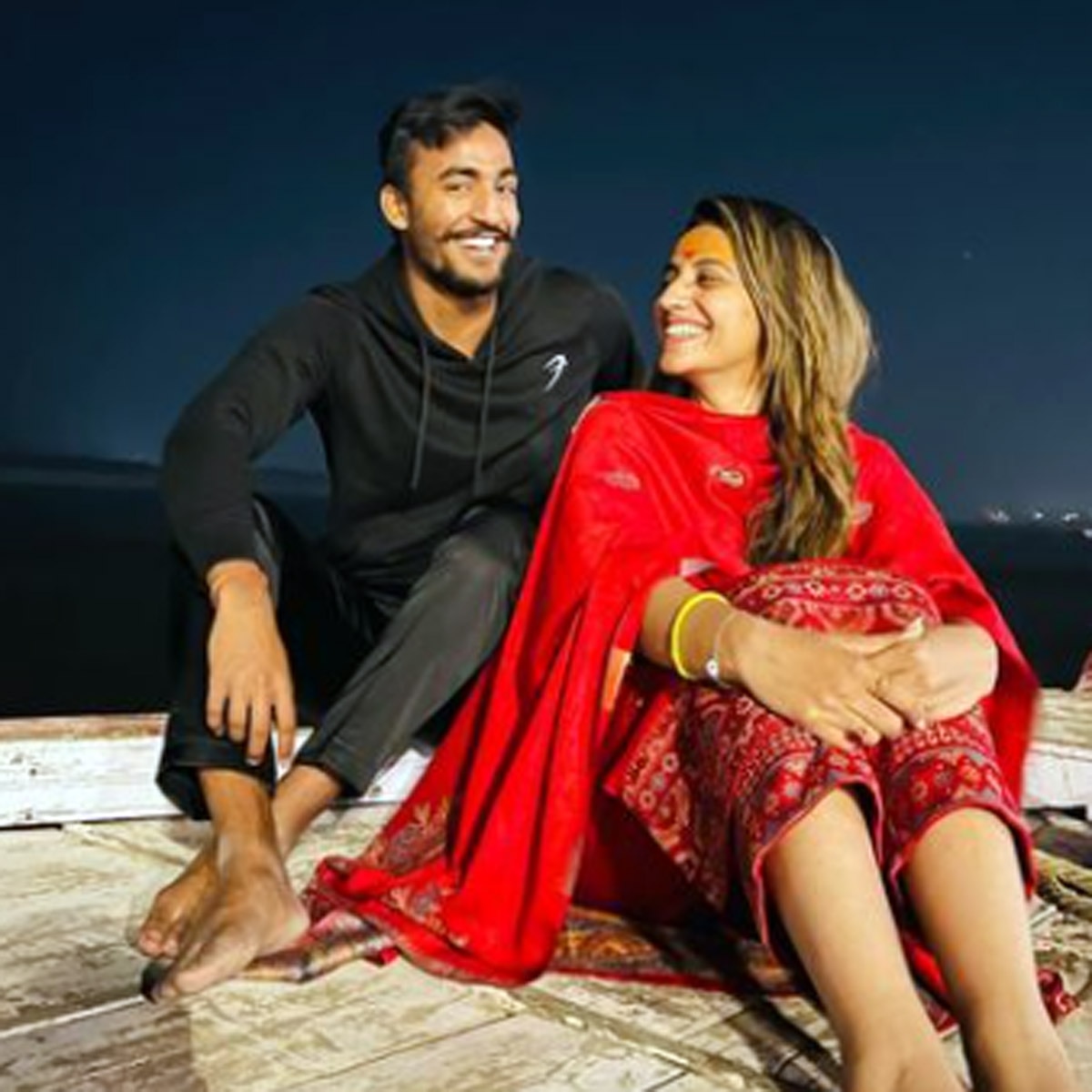  अक्षरा सिंह, विवेक केसरी 