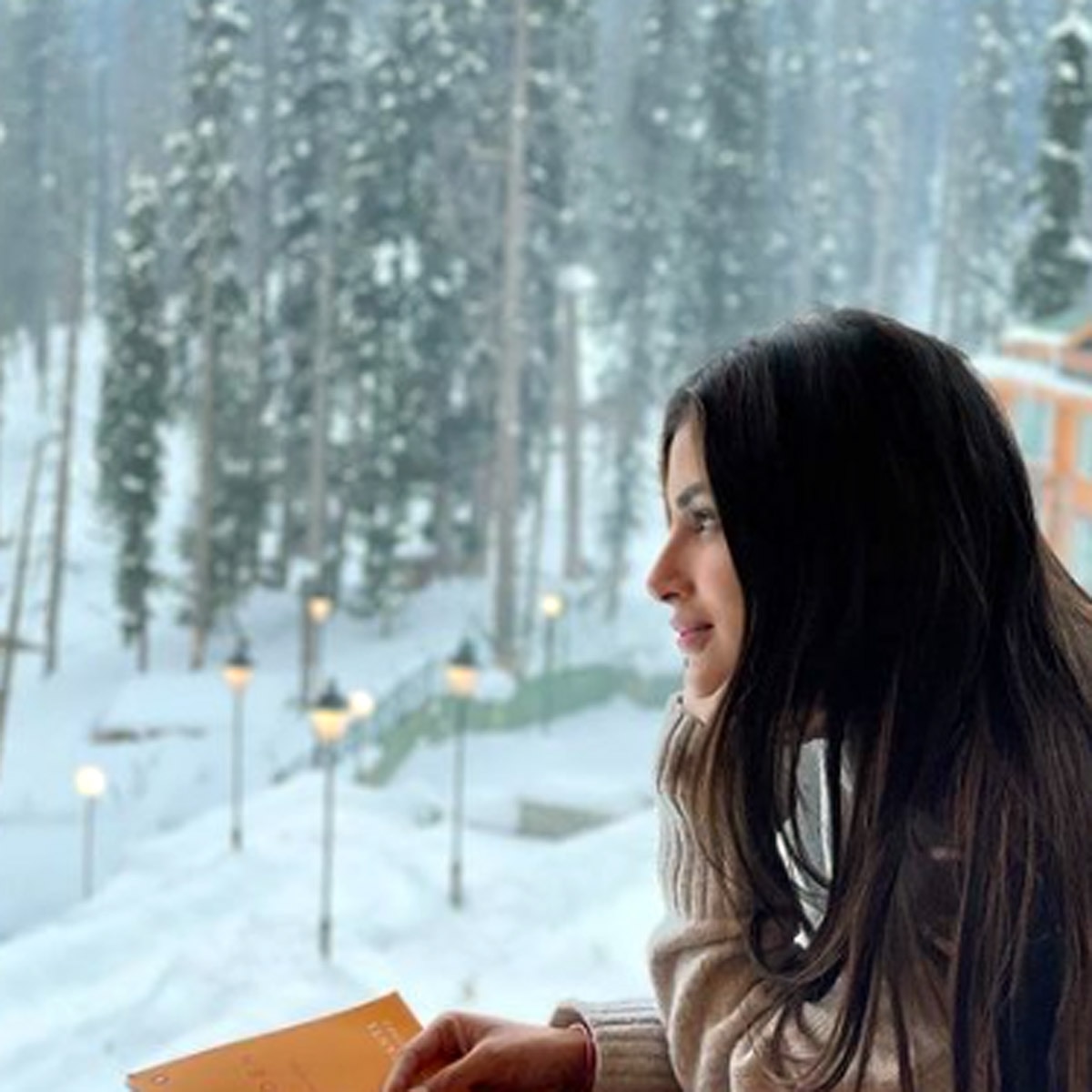 मौनी रॉय