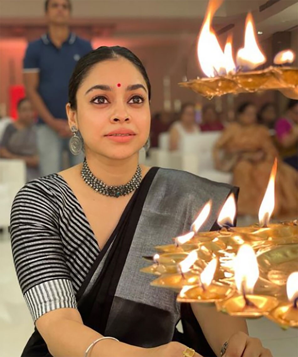  सुमोना चक्रवर्ती