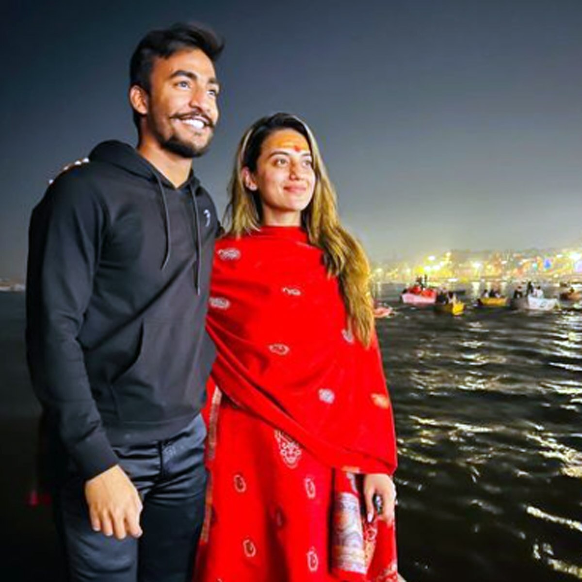  अक्षरा सिंह, विवेक केसरी 