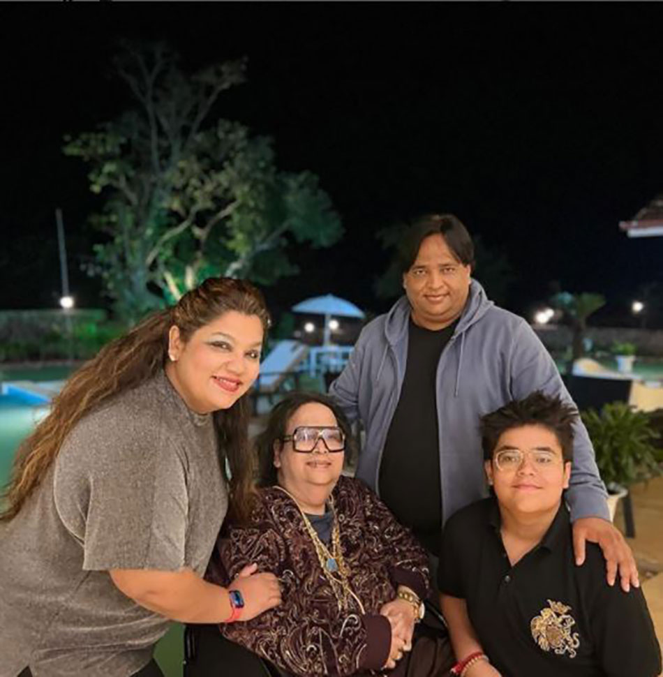 बप्‍पी लाहिड़ी फैमिली के साथ