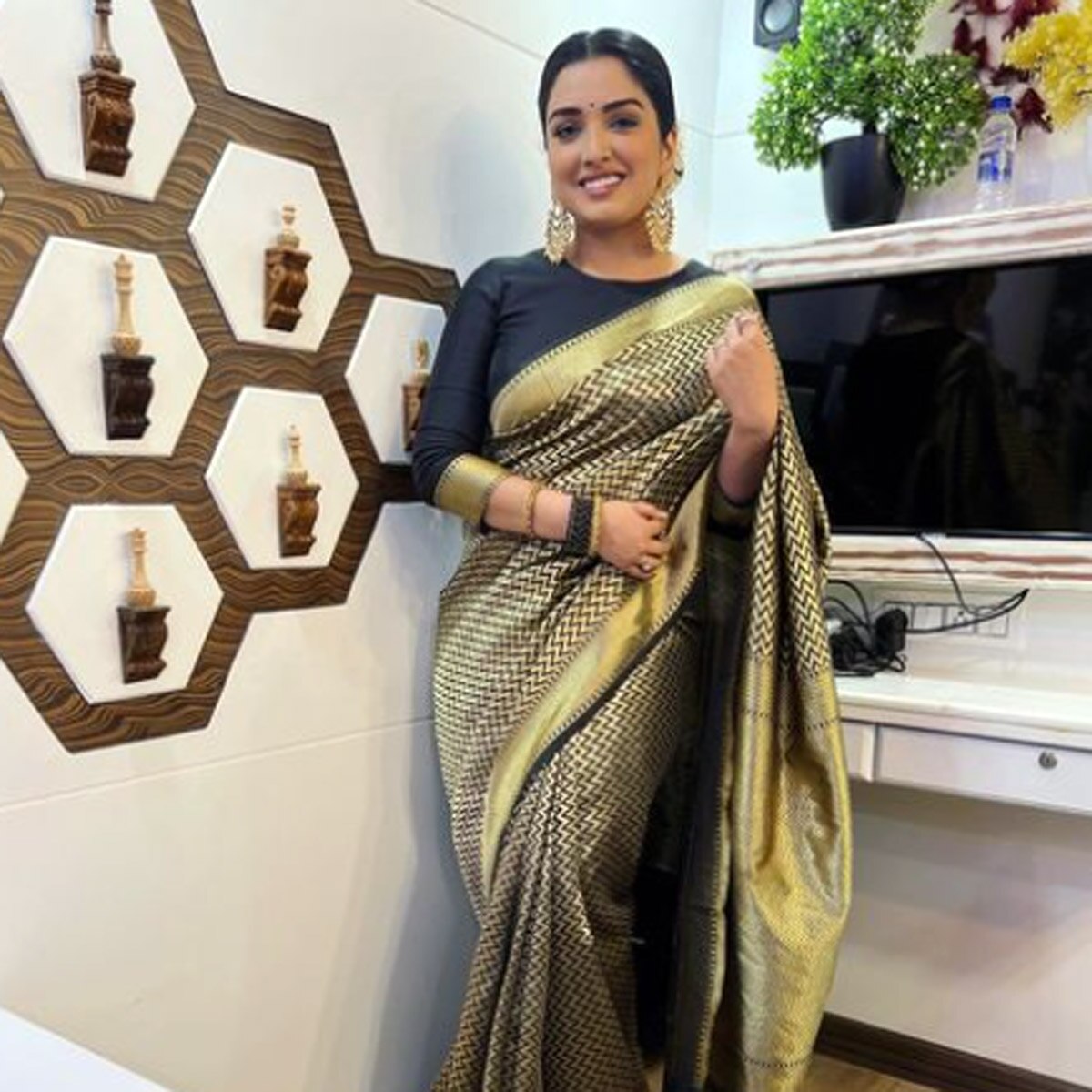  आम्रपाली दुबे