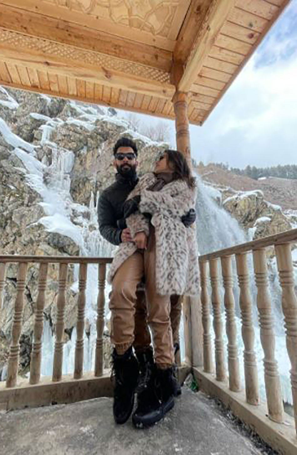 मौनी रॉय 