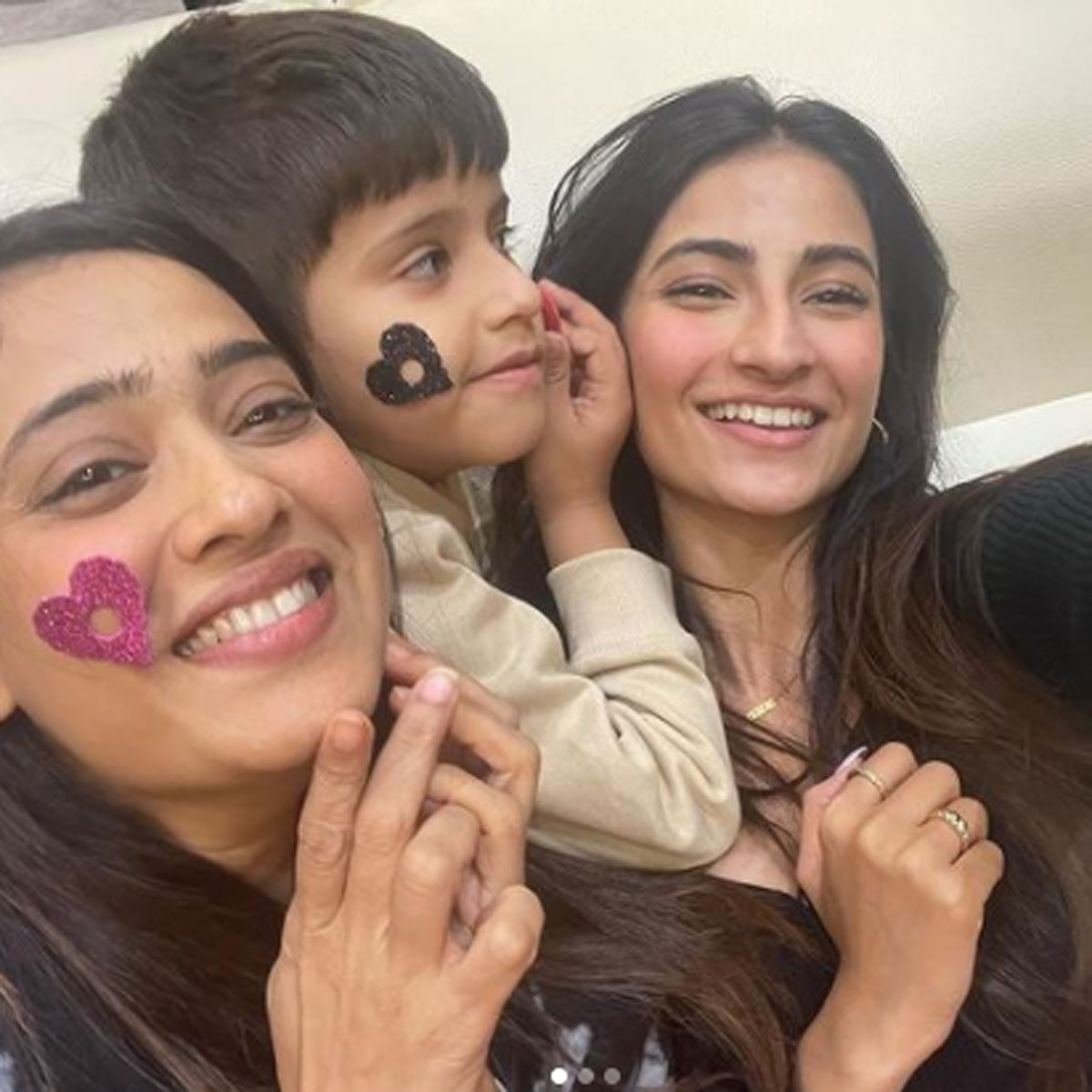 पलक तिवारी फैमिली के साथ