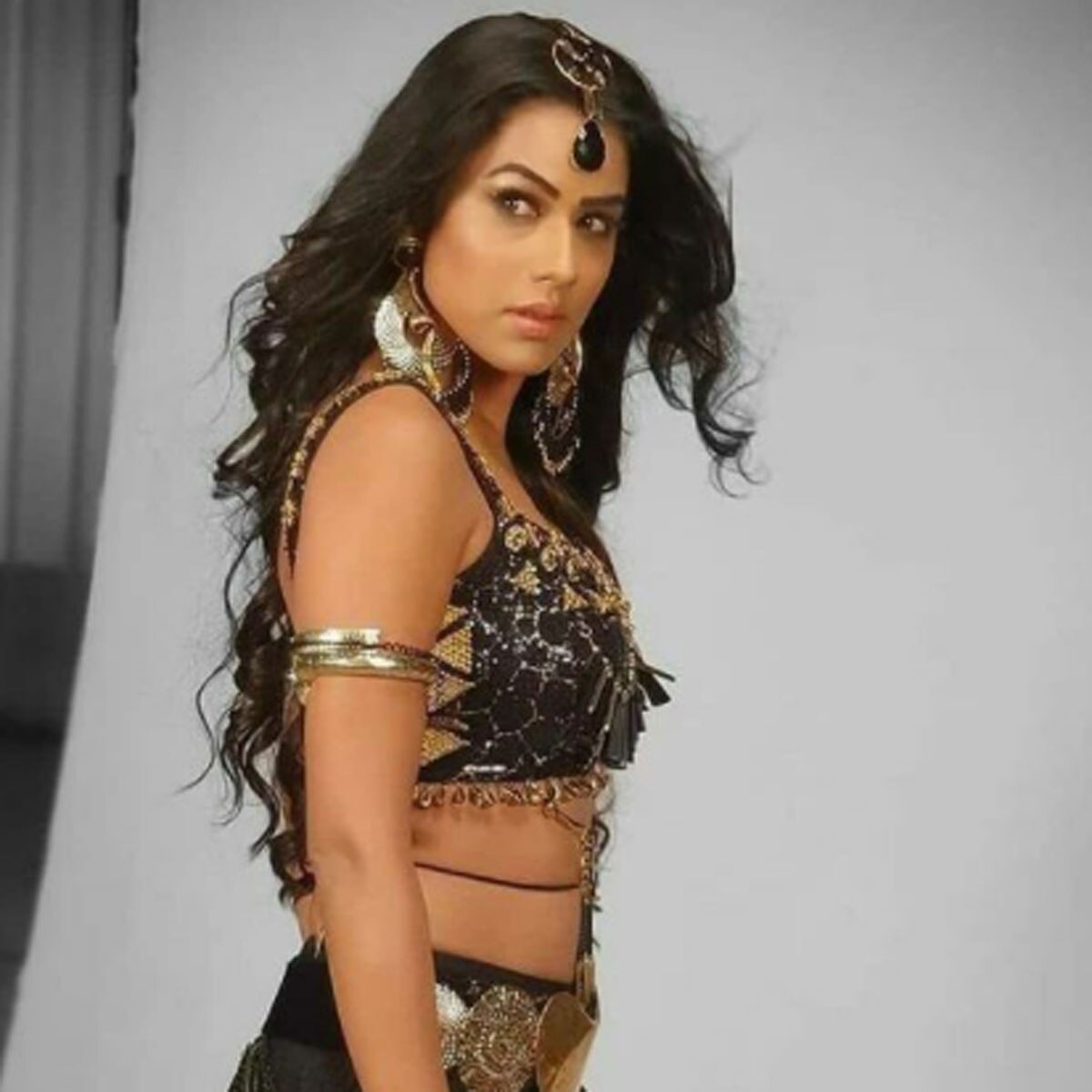 निया शर्मा