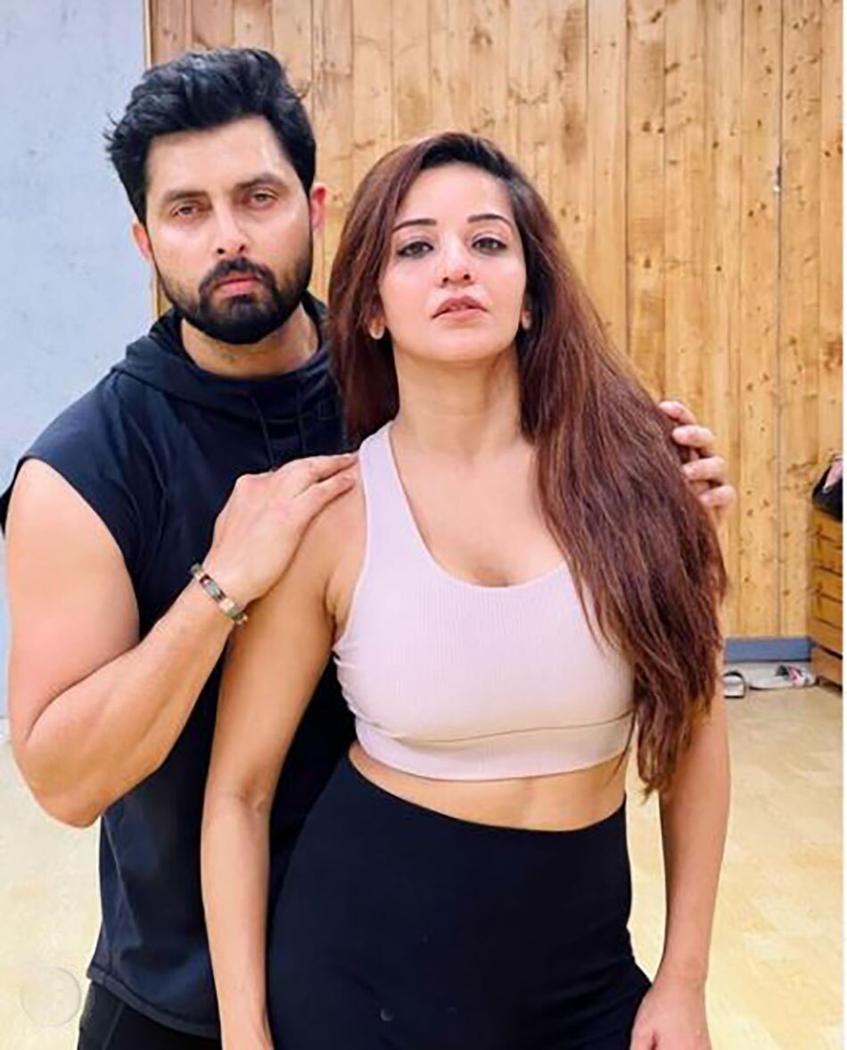 मोनालिसा अपने पति के साथ