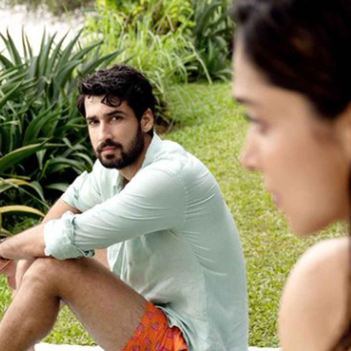 धैर्य कारवा, दीपिका पादुकोण