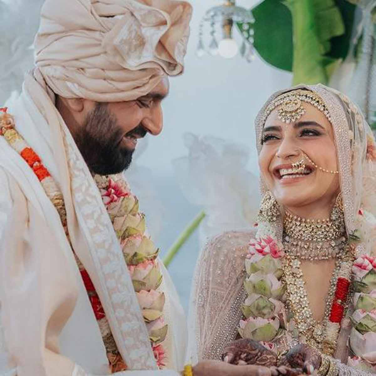  करिश्मा तन्ना और वरुण बंगेरा