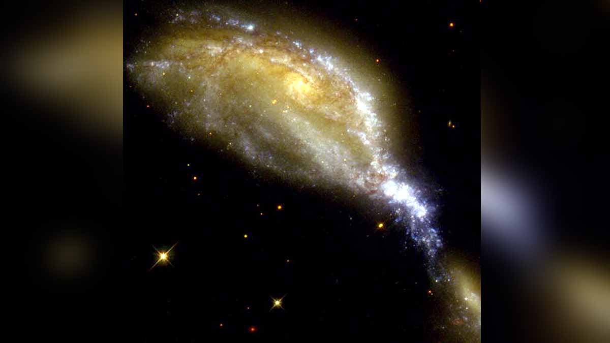 largest galaxy Alcyoneus