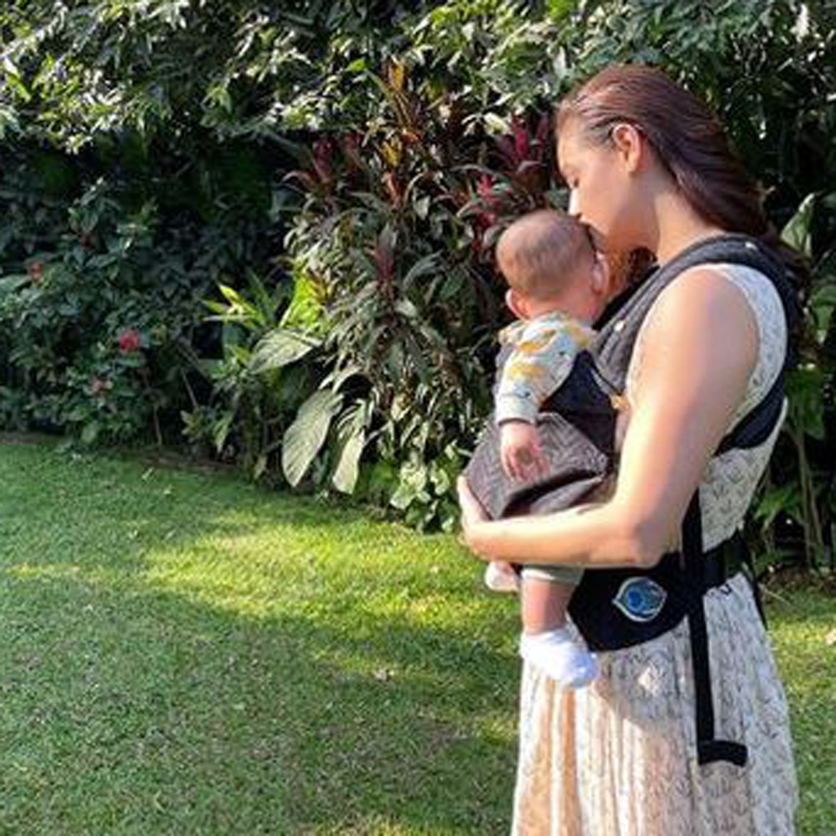 अव्यान संग दीया मिर्जा