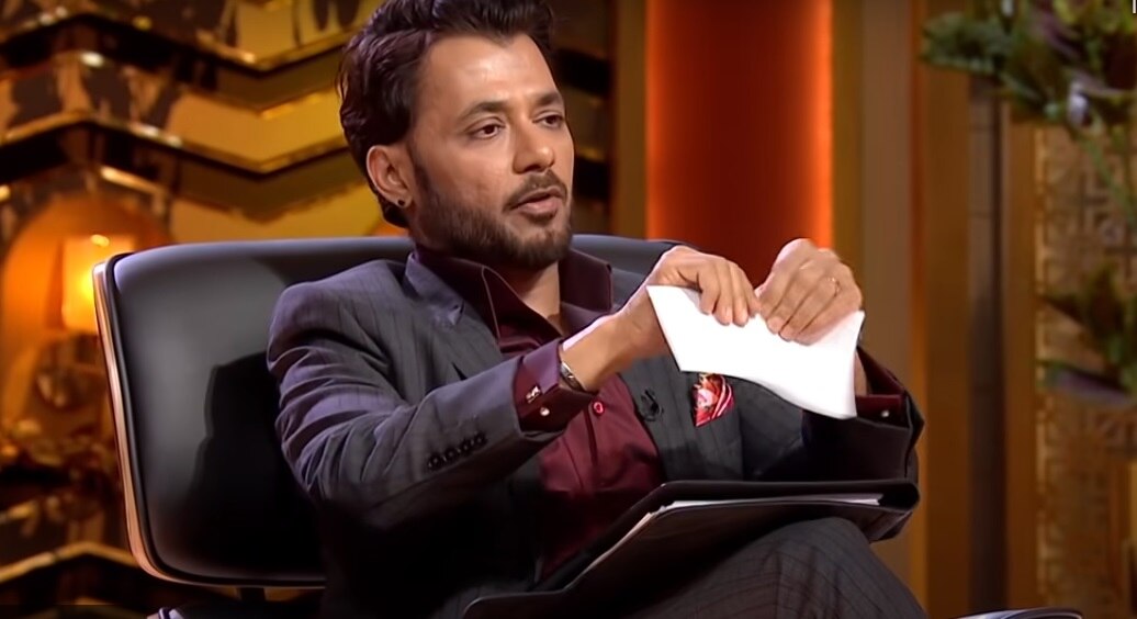 अनुपम मित्तल ने फाड़े चेक