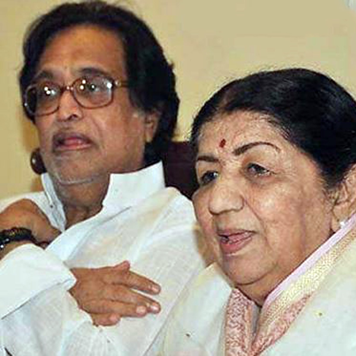 हृदयनाथ मंगेशकर संग लता मंगेशकर