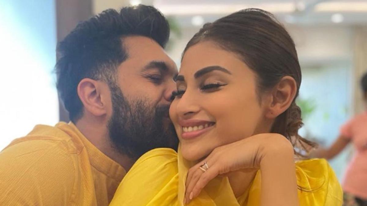 सूरज नांबियर, मौनी रॉय 