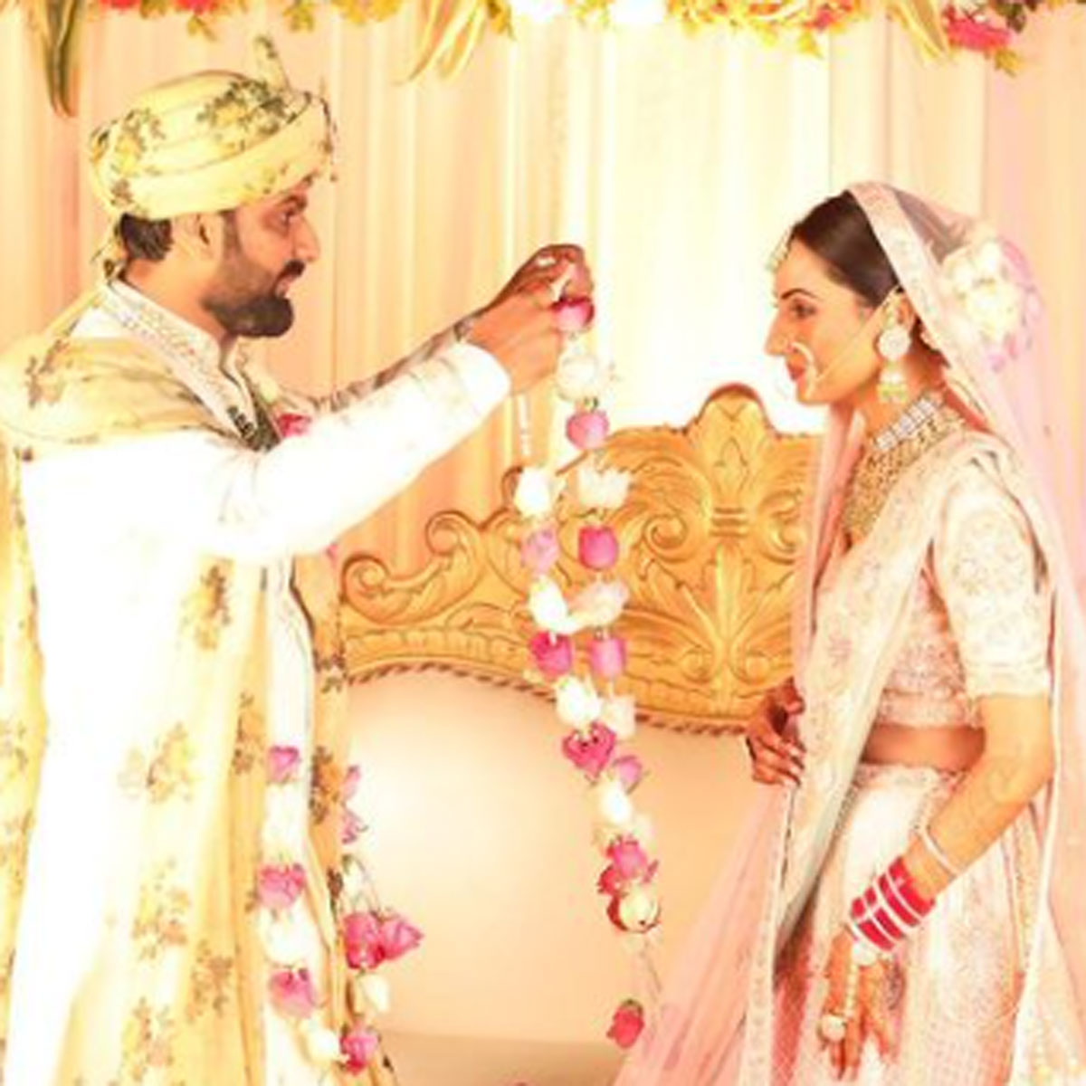 निया शर्मा