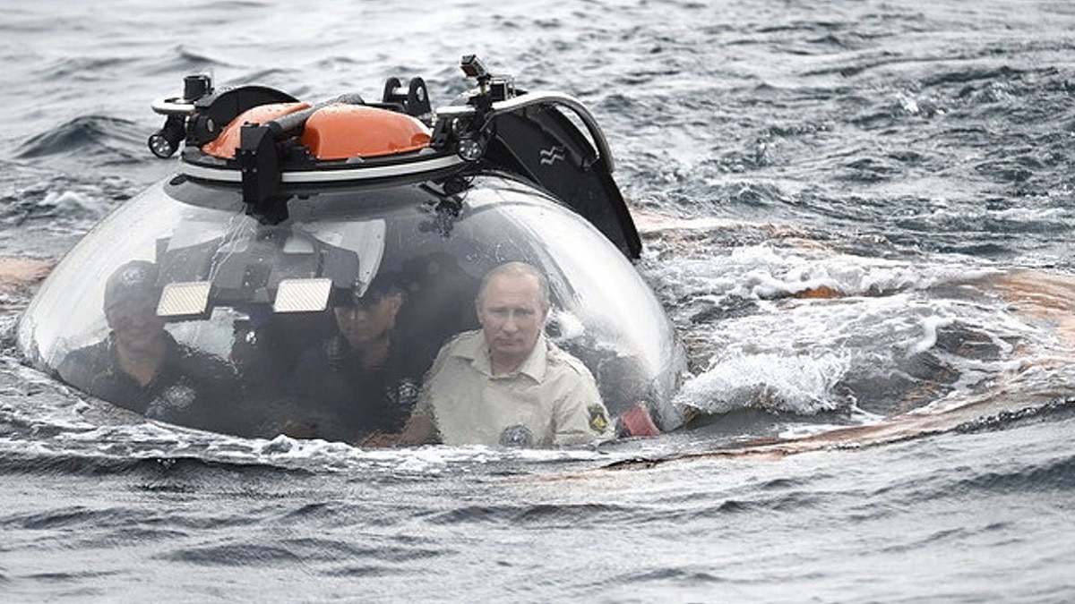 Putin Submarine (Reuters)