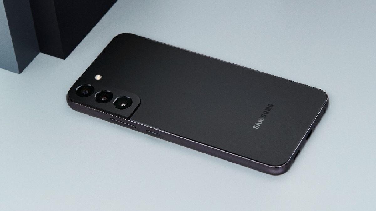 Samsung Galaxy S22 vs Galaxy S22 Plus