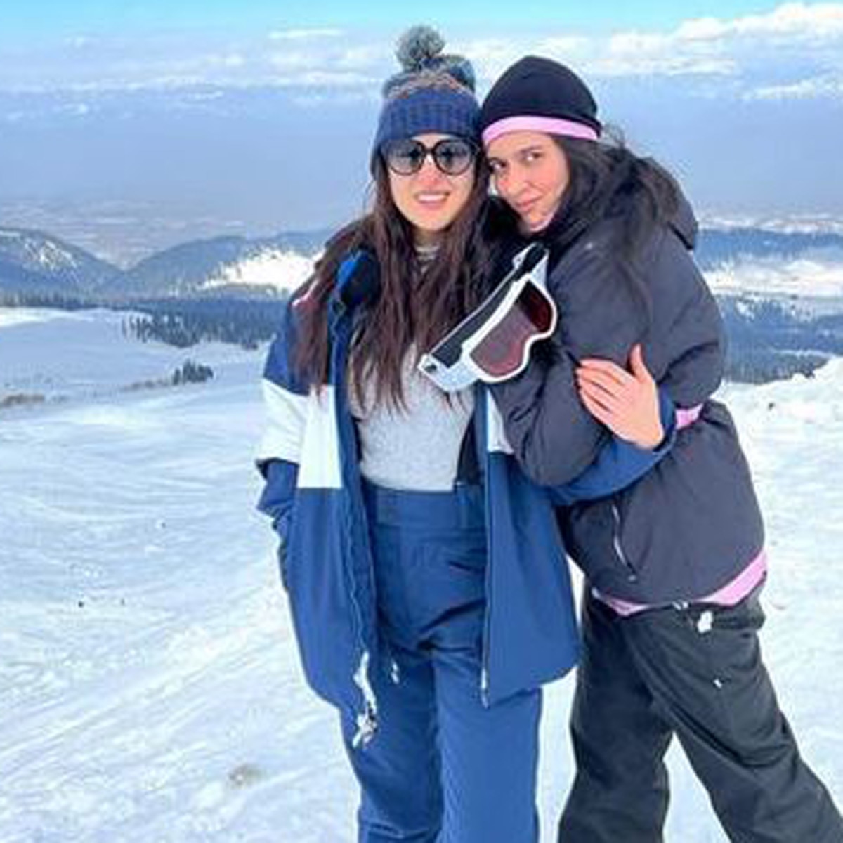 दोस्त संग सारा अली खान