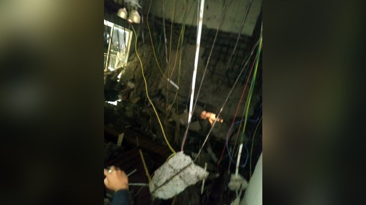 गुरुग्राम के सेक्टर-109 में सोसाइटी का बड़ा हिस्सा गिरा 