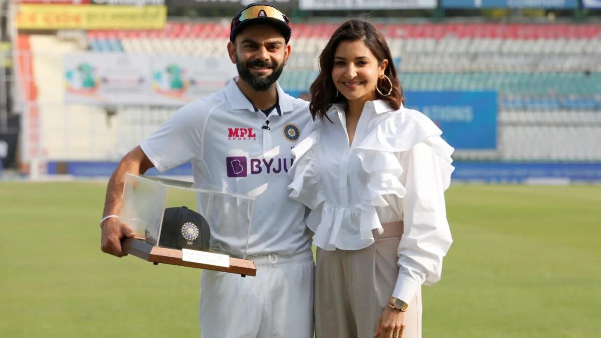 Virat Kohli 100th Test: कोहली के 100वें टेस्ट के स्पेशल पल, अनुष्का रहीं साथ, मैदान पर लगाया गले