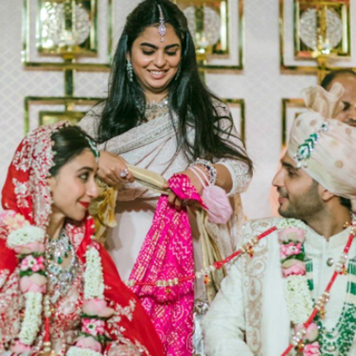 टीना अंबानी के बेटे की शादी