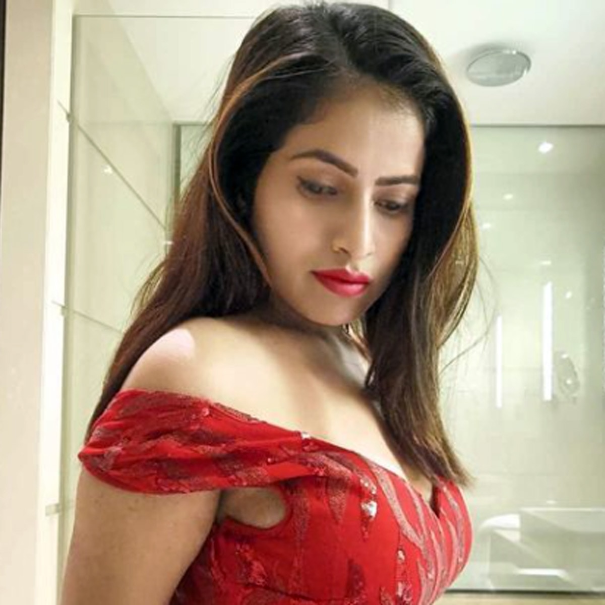 आयुषी तिवारी