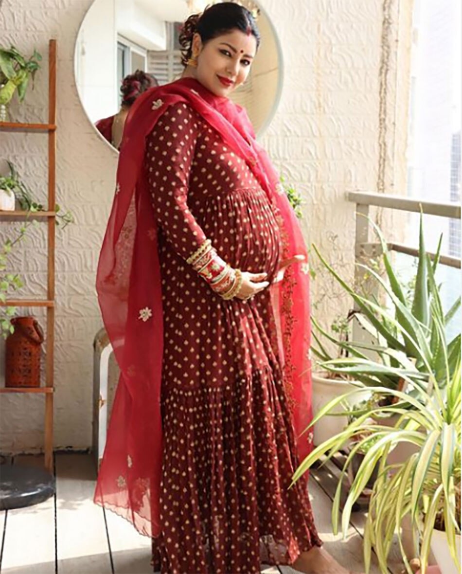  देबीना बनर्जी