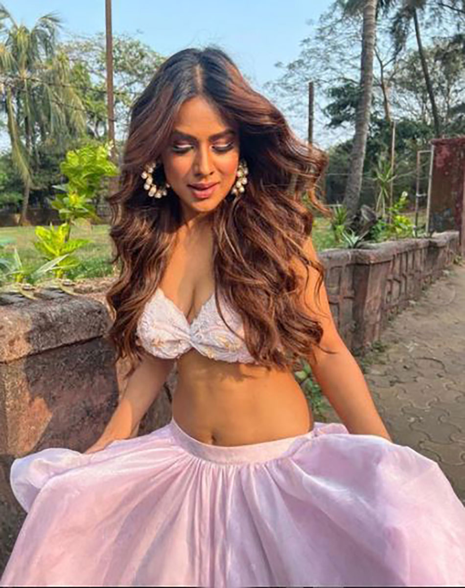 निया शर्मा