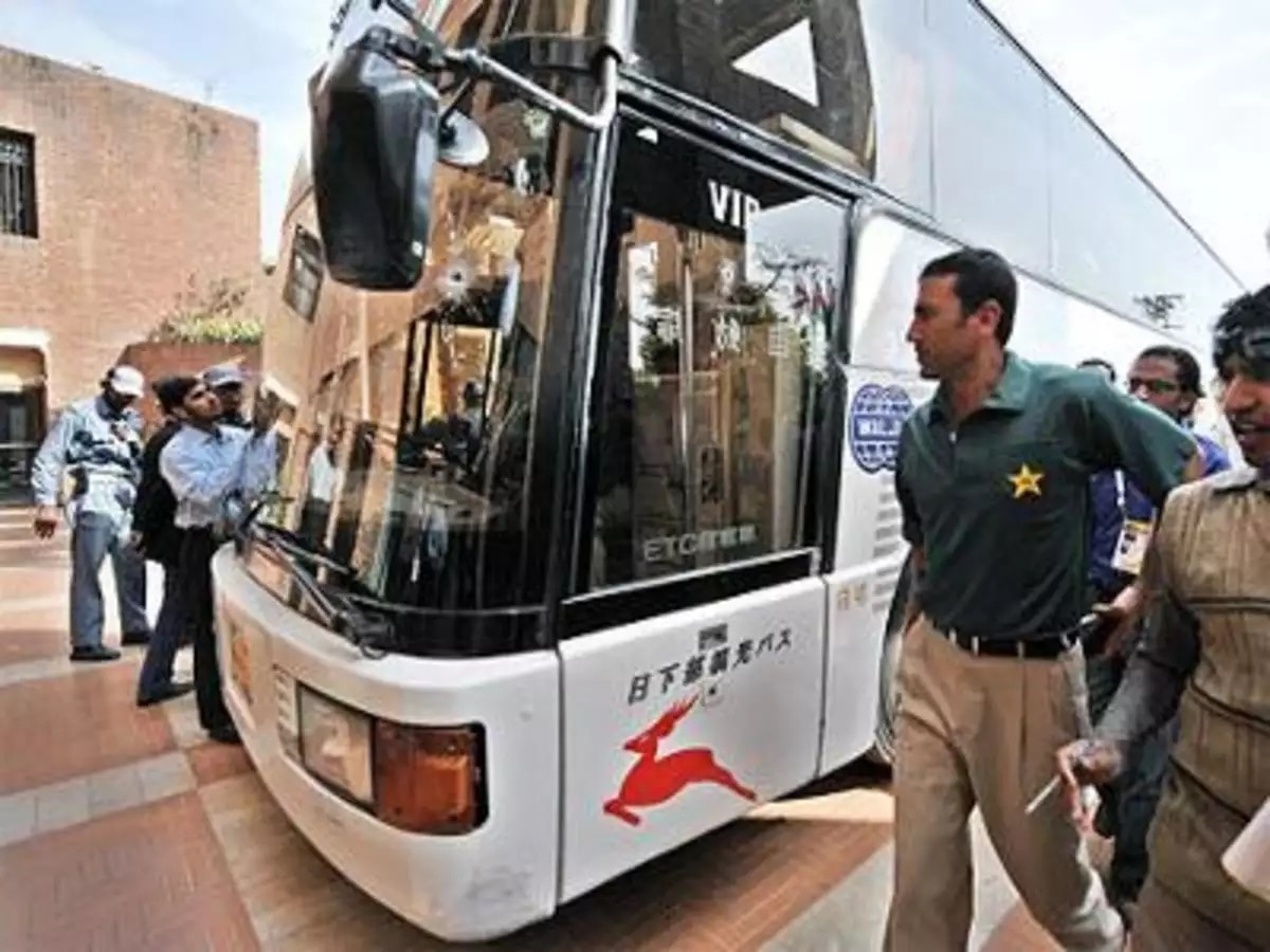 Sri lankan team bus