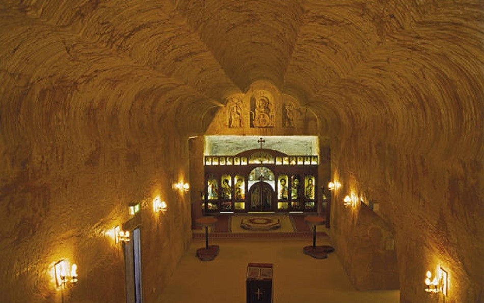 धरती के नीचे और ज्वालामुखी के ऊपर बनी बस्तियां