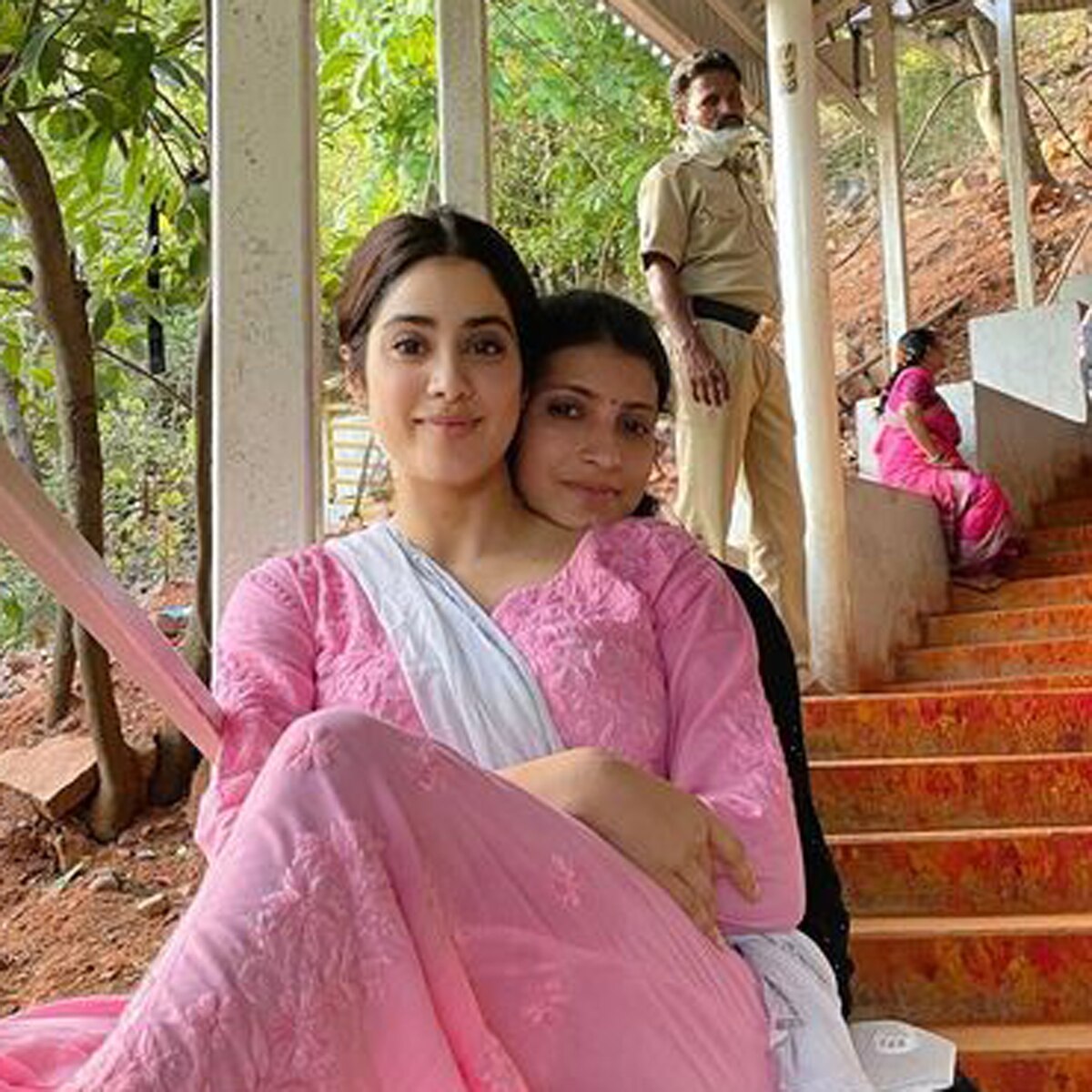 दोस्त संग जाह्नवी