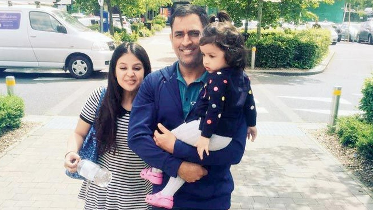 MS dhoni with family