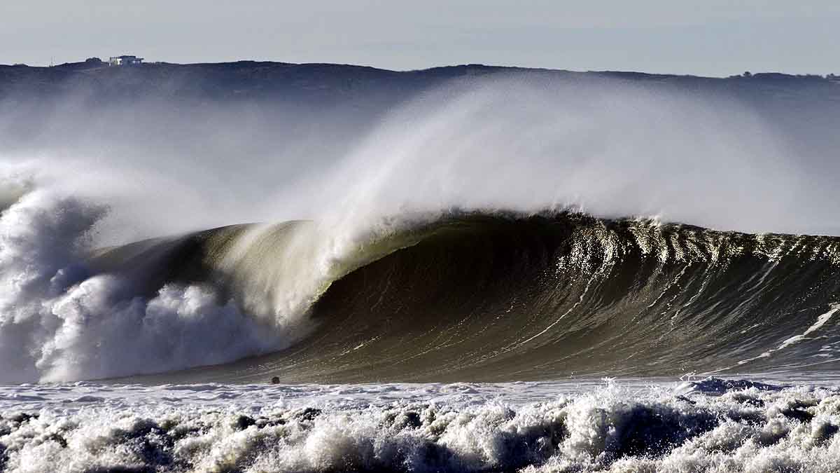 Nazaré waves Portugal