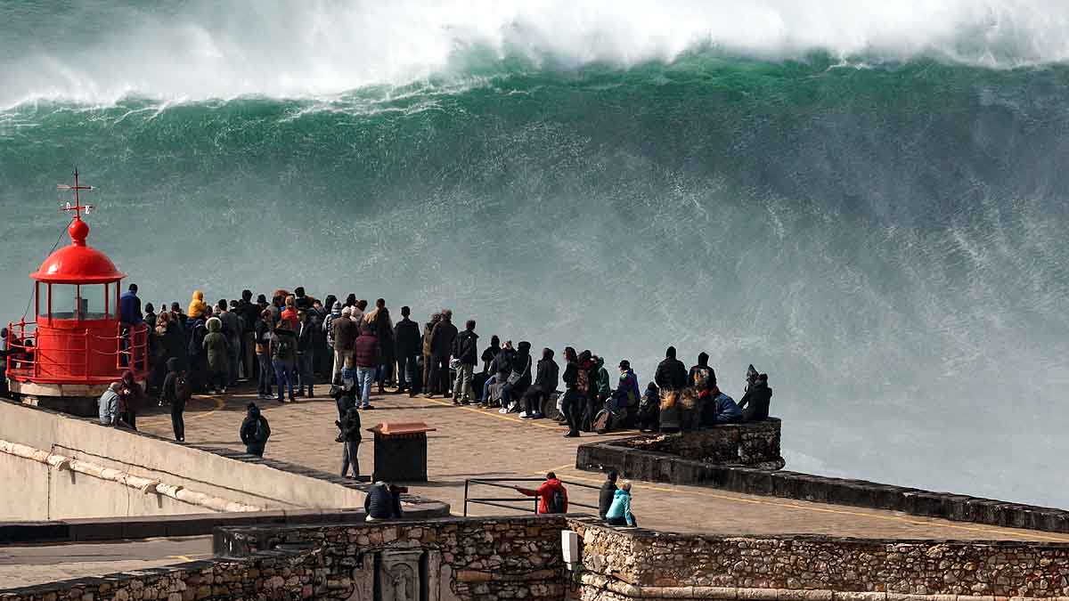 Nazaré waves Portugal