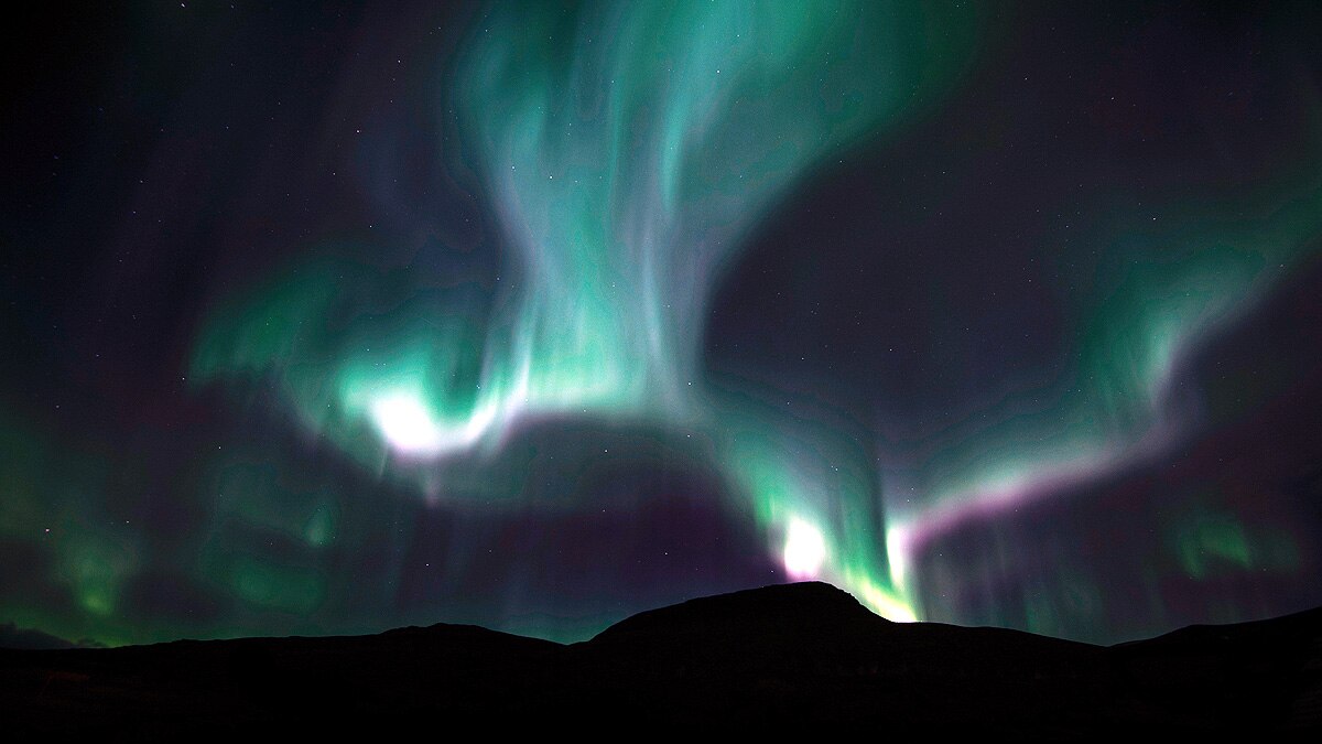 NASA Rocket fly in active aurora