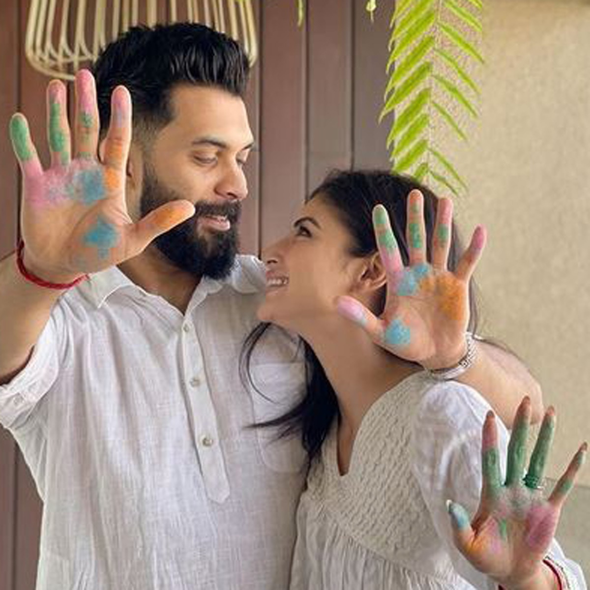 मौनी रॉय संग हसबेंड सूरज