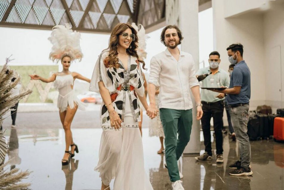 शमा सिकंदर-James Milliron