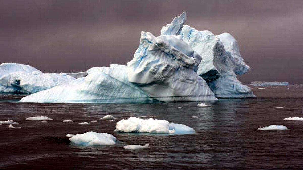 Solid aerosols in arctic atmosphere 