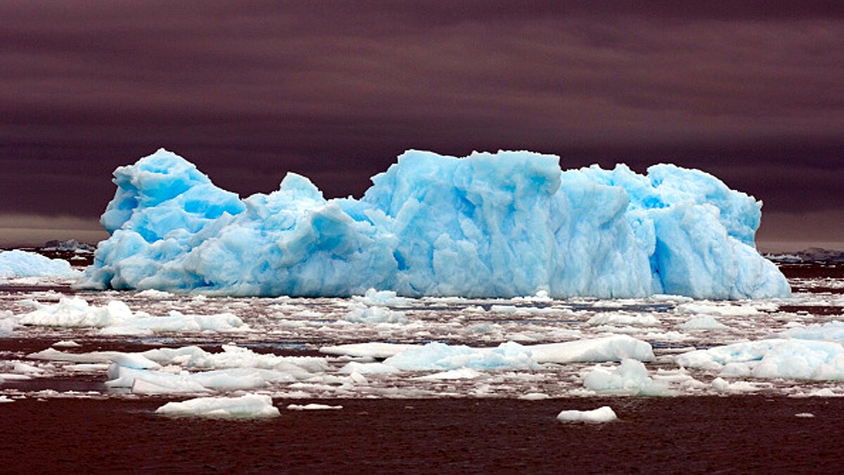 Solid aerosols in arctic atmosphere 