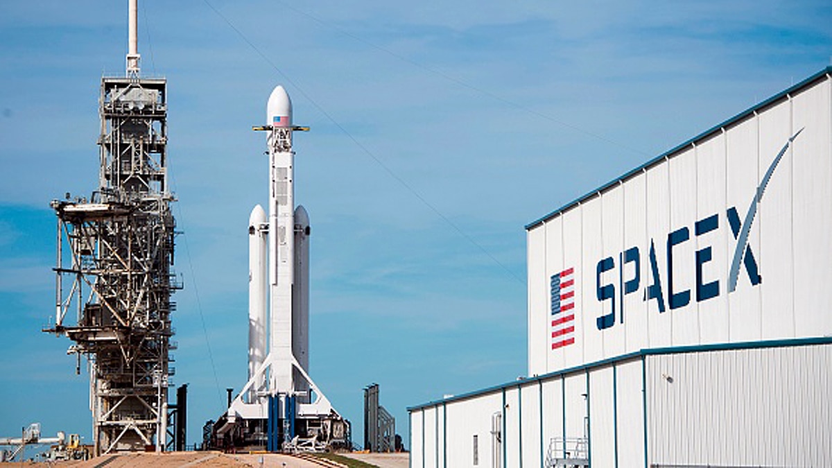 NASA SpaceX Psyche Falcon