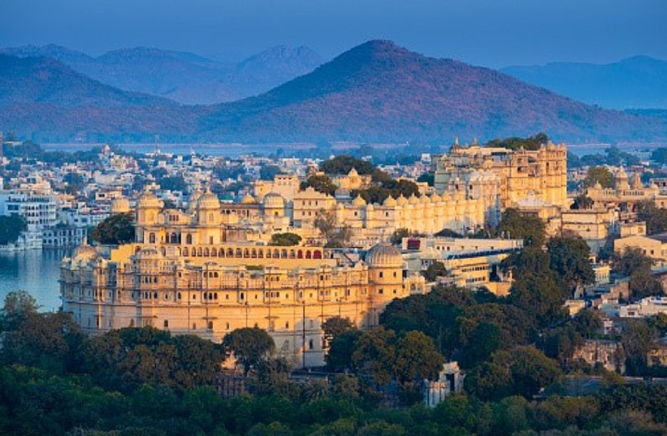 मार्च में होली पर लॉन्ग वीकेंड