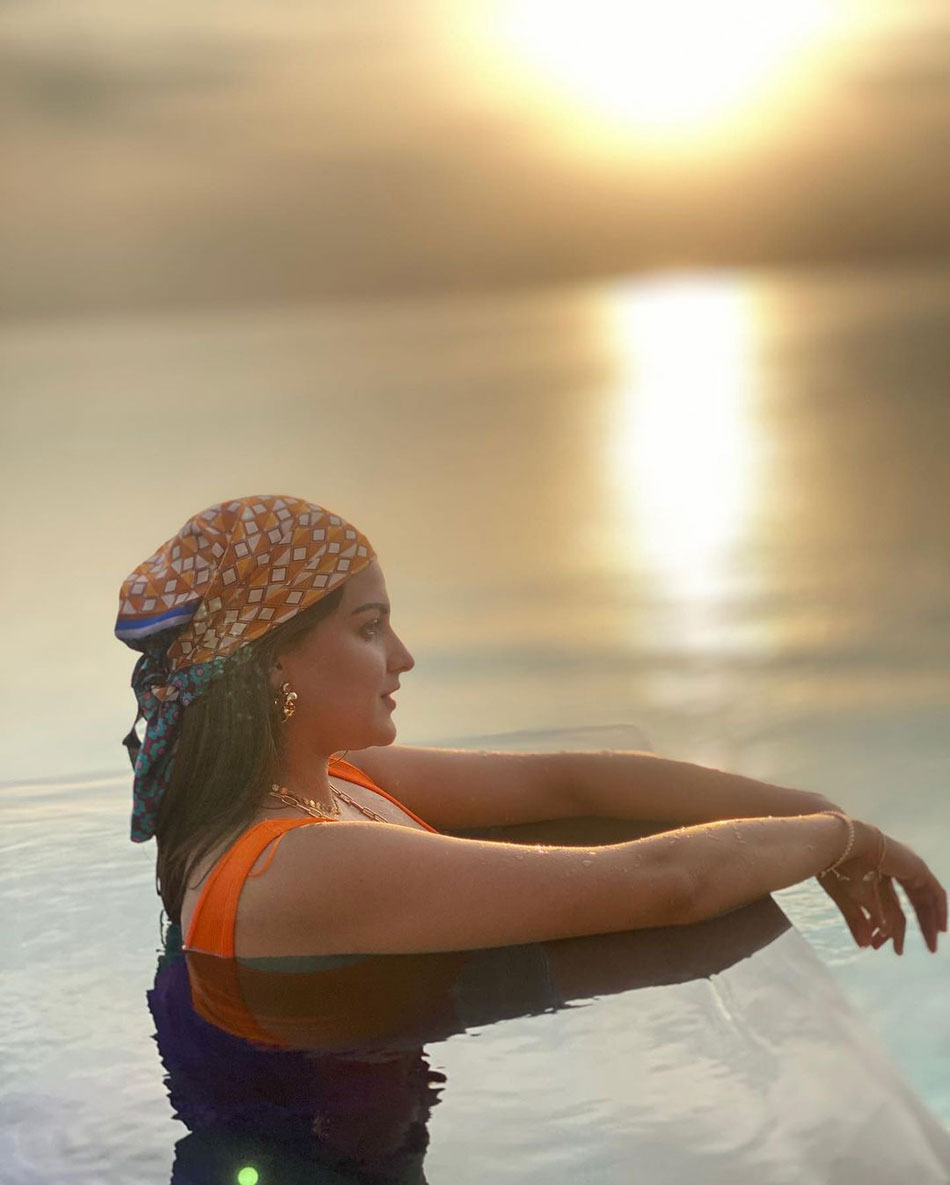 हिमांशी खुराना