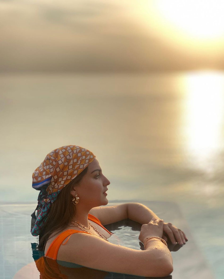 हिमांशी खुराना