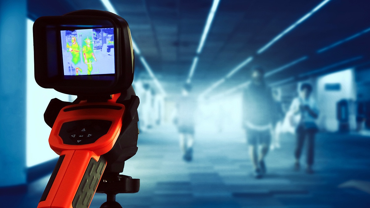 AI camera takes color photo in dark 