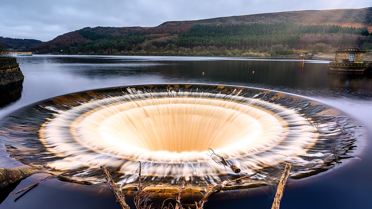 Bizarre whirlpool glory hole