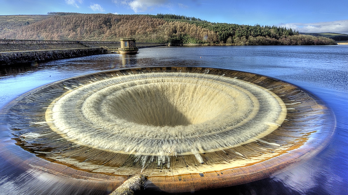 Bizarre whirlpool glory hole