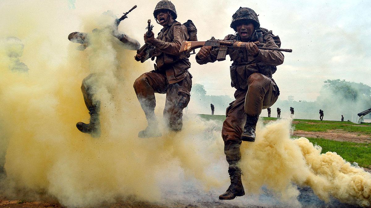 handguns pistols shotguns sub machine guns used by Indian army